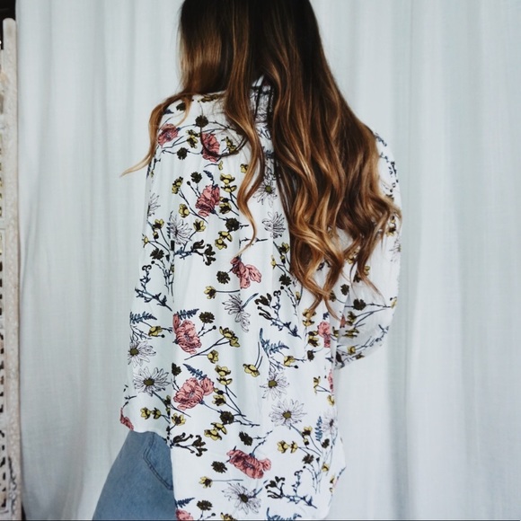 •LAST ONE//Florence Floral Button Down• - Picture 7 of 8
